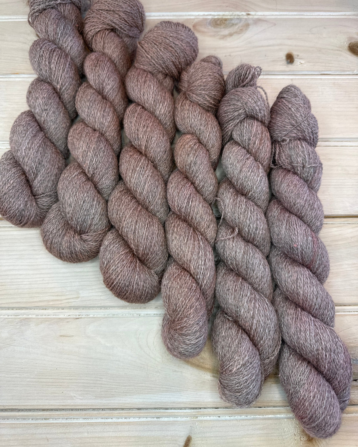 ステファンマーチンエアー　Where are you,tigger? Maggie Farm Fingering– Distelfink Fiber